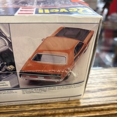 Revell 1970 Dodge Challenger T/A 2 ‘n 1 1/24 Scale Plastic Model Car Kit 85-2596