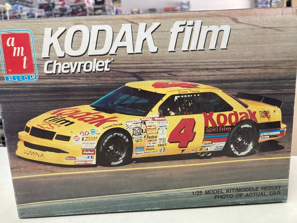 AMT 6727 Kodak Film Chevrolet 1/25 model kit