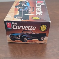 AMT/ERTL 1953 Corvette 1:25 scale Plastic model kit opened not assembled