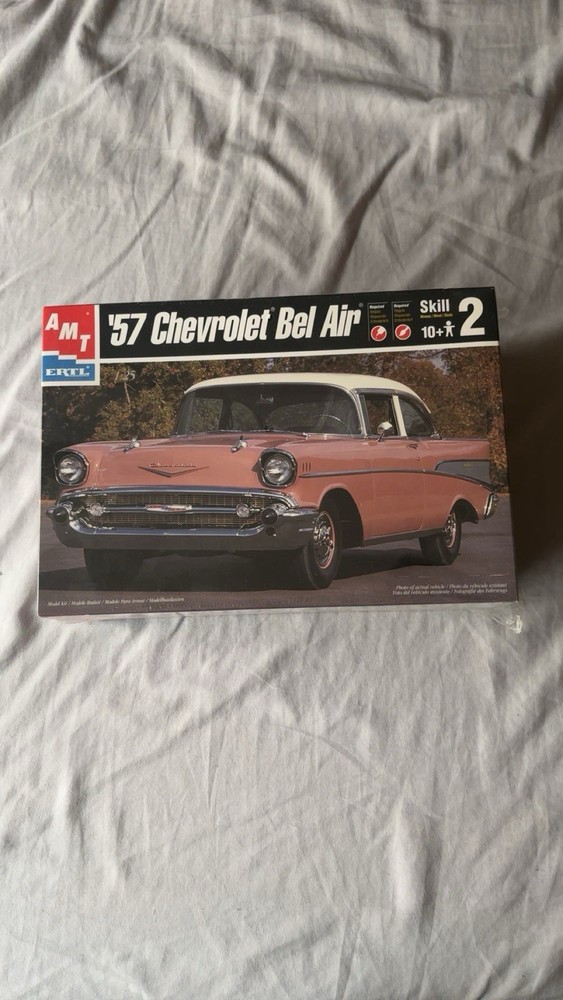 AMT Ertl 1:25 ’57 Chevrolet Bel Air Model Kit Unassembled Skill Level 2 10+