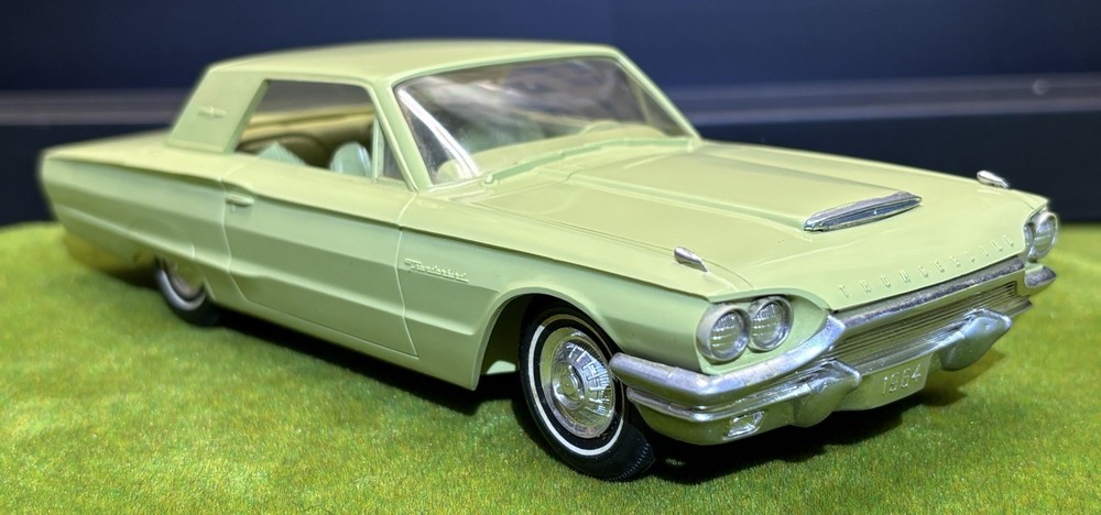 1964 Ford Thunderbird Dealer Promo 1:25 T-bird Florentine Green Hardtop Vintage