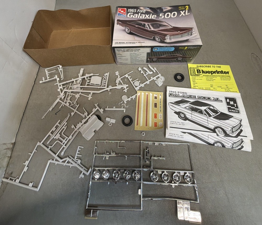 1965 Ford Galaxie 500 XL Plastic AMT 6467 Model Kit 1:25 Scale Parts Only