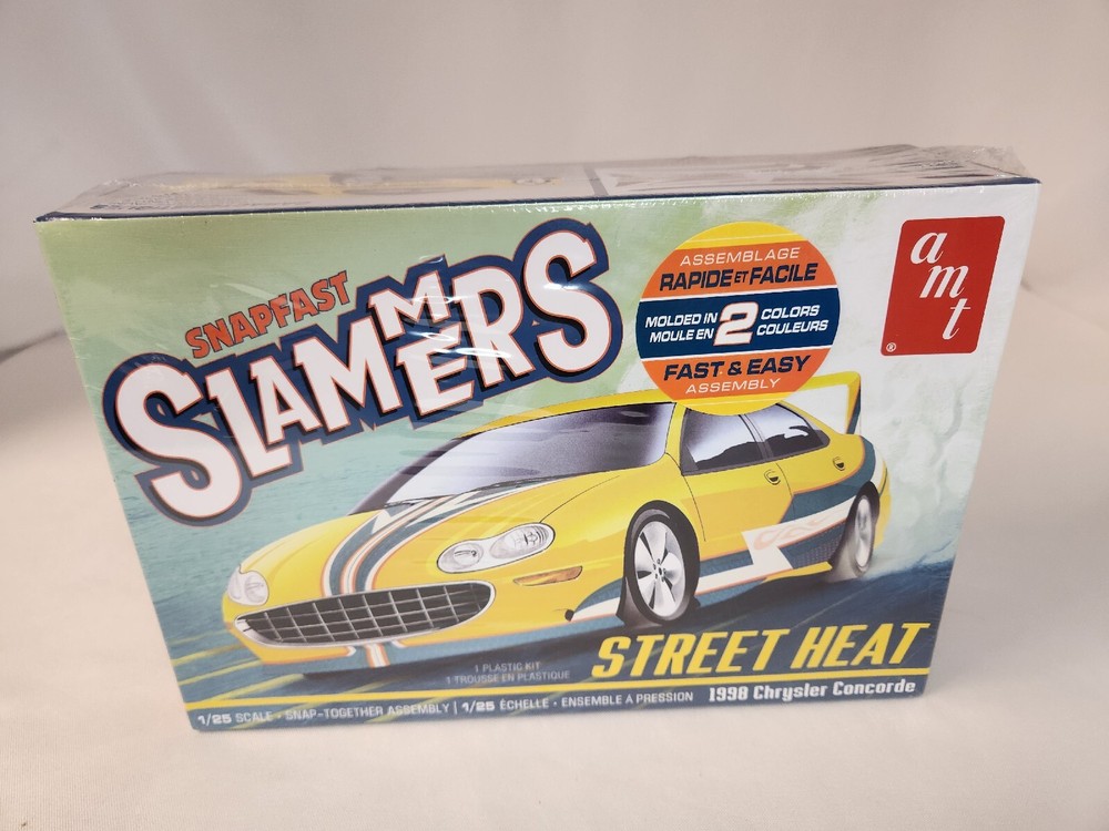 1:25 Snapfast 1998 Chrysler Concorde “Street Heat” Slammers AMT No. AMT1227M/12