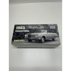 Exact Detail 1965 Chevy Convertible Malibu SS Convertible 1:18 Diecast Model Car