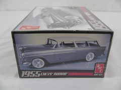 Round 2 AMT 1/25 Scale 1955 Chevrolet Nomad Wagon Model Car Kit #AMT-637 NOS