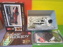 AMT 1:25 SCALE RETRO DELUXE GEORGR BARRIS ” SURF WOODY ” MODEL KIT AMT977/12