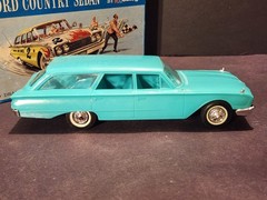 Hubley 1960 Ford Country Sedan 1/24 Scale Nicely Built Kit with Box – Aqua