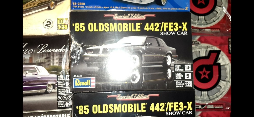Revell Monogram 4446 1985 Oldsmobile 442/FE3-X Show Car plastic model kit 1/25