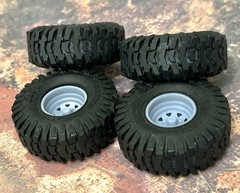 1/24 Scale: 15-Inch “Wagon Wheels” W/ Huge 35-inch Mud Tires. Resin