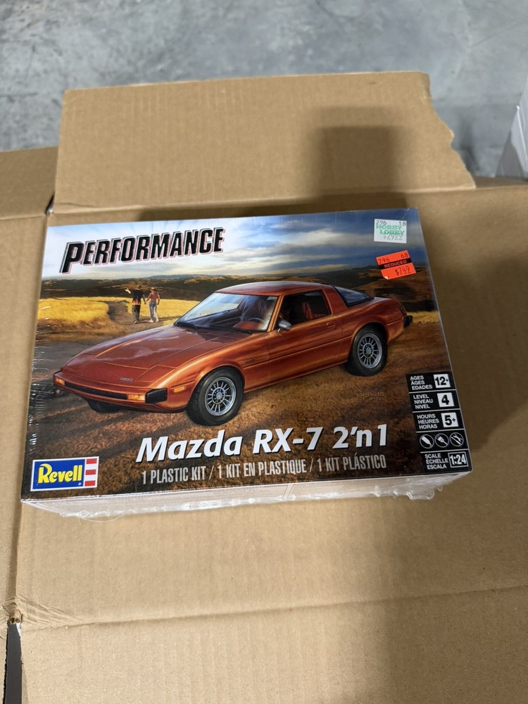 Revell USA #04429 1/24 ’78 Mazda RX-7 2’n1 – Performance