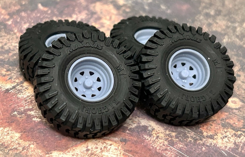 1/24 Scale: 15-Inch “Wagon Wheels” W/ Huge 35-inch Mud Tires. Resin