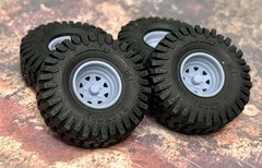 1/24 Scale: 15-Inch “Wagon Wheels” W/ Huge 35-inch Mud Tires. Resin