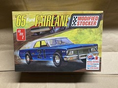 AMT Plastic Model Kit 1965 Ford Fairlane Modified Stocker