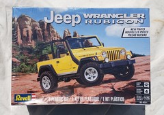 Revell Jeep Wrangler Rubicon 1:25 Scale Plastic Model Kit 85-4501 New Sealed