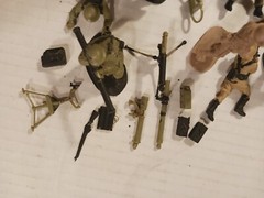 SNAP PLASTICS No. 152 BUILT 1/40th 105mm HOWITZER Lot With Various Fiqures