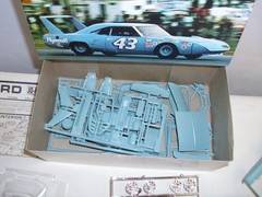JO-HAN 1970 SUPERBIRD BY PLYMOUTH STOCK OR RACE CAR MODEL KIT BOXED 1:25 GC-1470