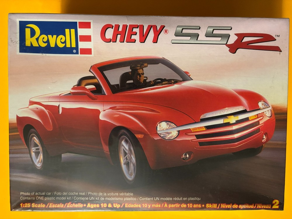 2005 CHEVROLET SSR PICKUP TRUCK MODEL KIT REVELL 1/25 SCALE NEW SEALED COOL LOOK