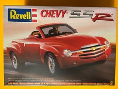 2005 CHEVROLET SSR PICKUP TRUCK MODEL KIT REVELL 1/25 SCALE NEW SEALED COOL LOOK
