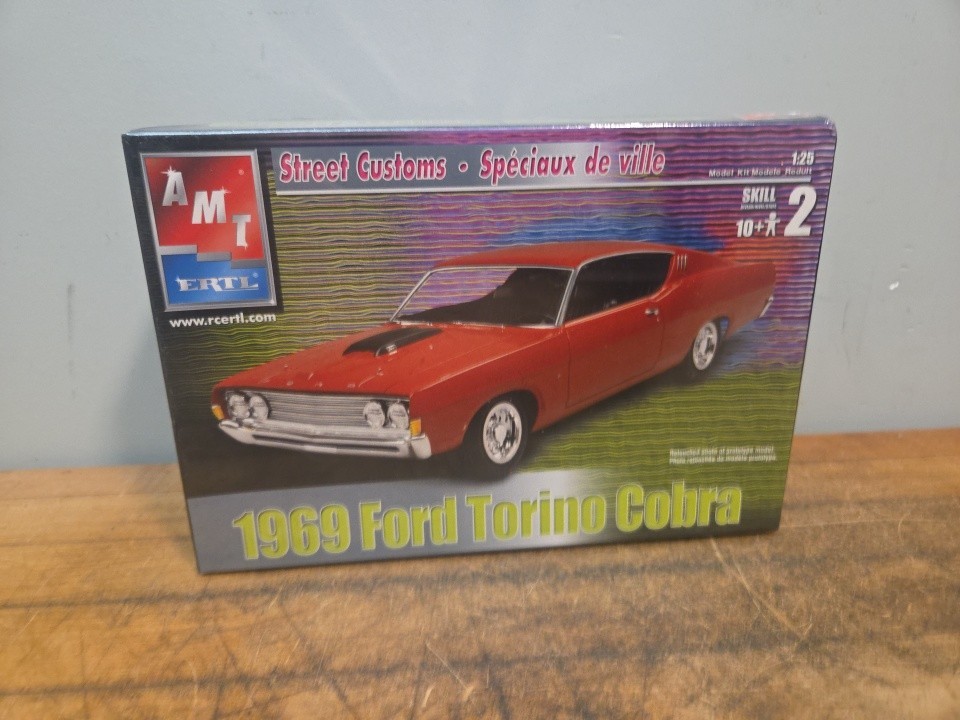 AMT 1969 Ford Torino Cobra Kit # 31745 Sealed