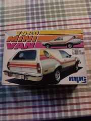 Mpc. Ford Mini Van Model Kit