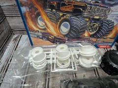 Monogram Quadzilla Ford 4X4 Monster Truck Pickup Model Kit