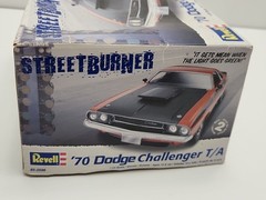Revell 1970 Dodge Challenger T/A 1/25 Scale StreetBurner Model 85-2596 Box Wear