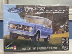 Revell 1972 Ford Bronco 1:25 Plastic Model Kit 85-4320