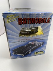 Johnny Lightning Batmobile 1:24 Diecast Prepainted Model Kit DC Comics Batman
