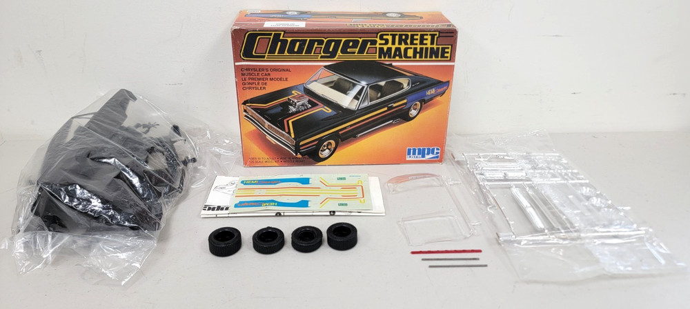 MPC ’67 Dodge Charger Street Machine 1/25 Model Kit #6328 New Open Box
