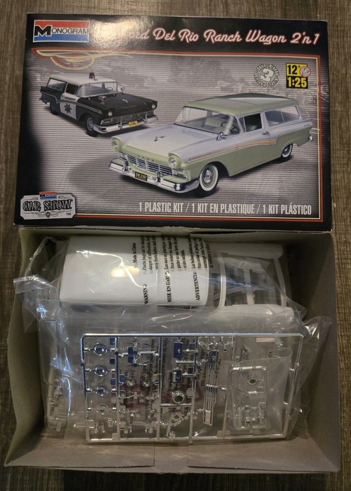 Monogram 85-4193 1957 Ford Del Rio Wagon Police Car 2n1 Model Kit 1/25 McM (B46)