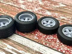 1/24 Scale: 15-inch “Daisy Mags” Resin Wheels W/ Wide Rear Tires