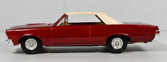 PONTIAC GTO 1965 Built Up Red and White Vintage Assembled Model Car 1:25 Scale