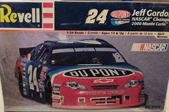 Revell NASCAR 1:24 Jeff Gordon 2000 Monte Carlo Model Kit (New in Sealed Box)