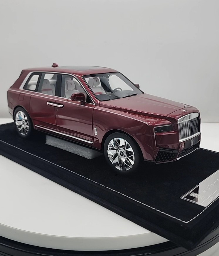 1/18 Rolls Royce Cullinan series 2/ H&H/Dark Red