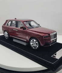 1/18 Rolls Royce Cullinan series 2/ H&H/Dark Red