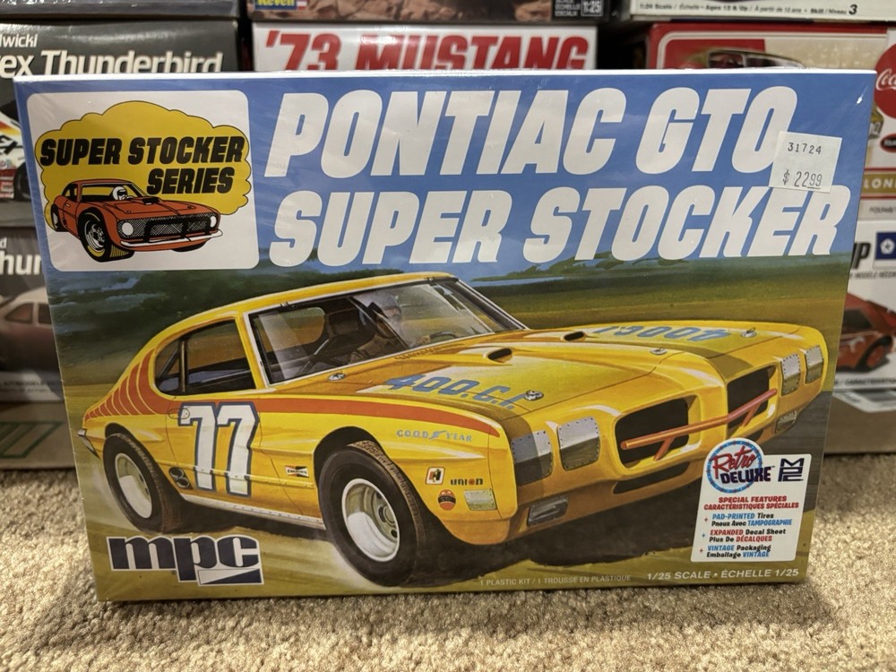 MPC 1970 Pontiac GTO Super Stocker Series Model Kit Retro Deluxe 1/25 Scale