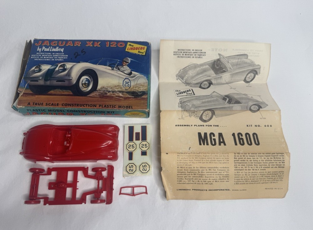 VTG Lindbergh Jaguar XK 120 Plastic Model Construction Kit