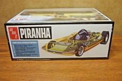 AMT PIRANHA REAR ENGINE “FUNNY CAR” DRAGSTER MODEL KIT 1/25 SCALE