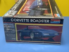 VINTAGE Monogram Metal Flake Corvette Roadster # 2742 Released in 1987 NEW