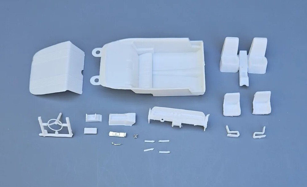 AMT 1/25 1965 PONTIAC BONNEVILLE SPORT COUPE INTERIOR AND RELATED PARTS