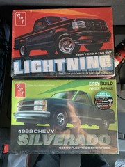 AMT Easy Build 1:25 Model Kit Lot 1994 Ford F-150 SVT + 1992 Silverado