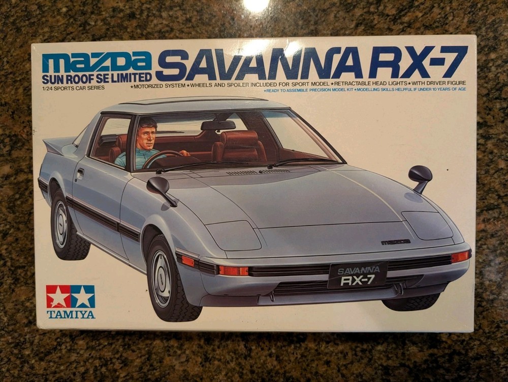 Tamiya 1:24 MAZDA SAVANNA RX-7 MOTORIZED Model Kit