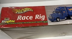 Revell Monogram SnapTite Hot Wheels Race Rig 1:32 NASCAR Truck Trailer Kit NEW