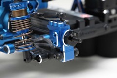 YOKOMO Aluminum Rear Hub Carrier, Blue, for RD2.0/SD3.0 (RD-415ARBL)