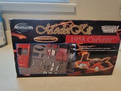 Motor Max 1958 Corvette Model Kit Red Die-Cast Body Opening Doors Bonus Wheels