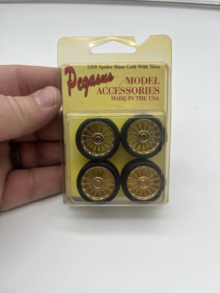 Pegasus Model Wheels 1208 Spider Rims Gold with Tires 1:24 / 1:25 Plastic Model