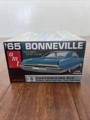 AMT 1965 Bonneville Sport Coupe. 1/25 #AMT1260/12. Customizable Model kit Sealed