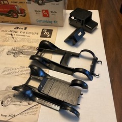 AMT 1:25 Scale 1932 Ford V-8 The Deuce BOX, FEW PARTS, INSTRUCTIONS (See Photos)