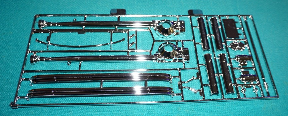 ’32 Ford Hot Rod 3’N 1 Revell 1/8 Chrome Differential Bumpers Etc.