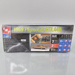 AMT ERTL 1969 Plymouth GTX 440 Street Custom 1:25 Model Kit Muscle 31930 SEALED